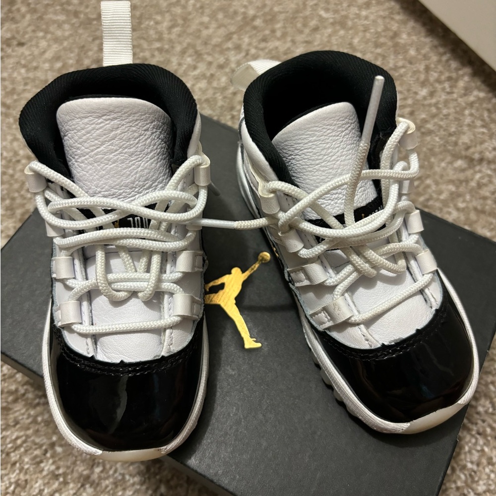 Jordan 3 Retro Sneakers 7C